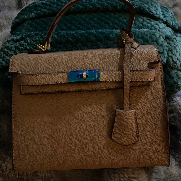 Purse - Picture 1 of 2